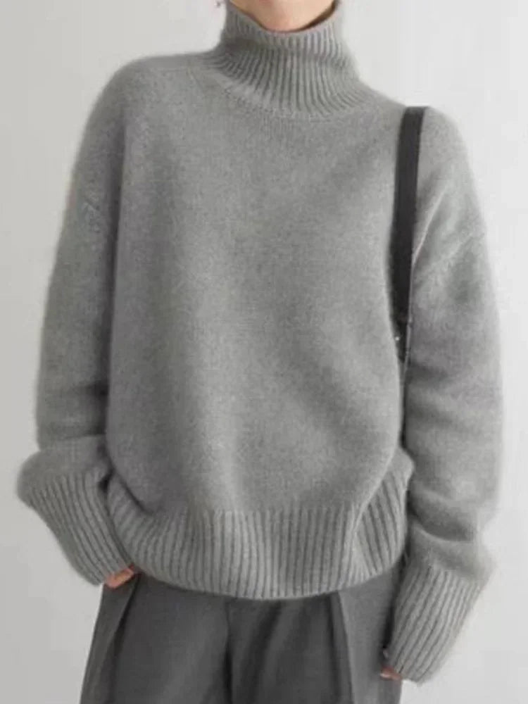 Women's Soft Turtleneck Jumper with Classic Cut for Winter