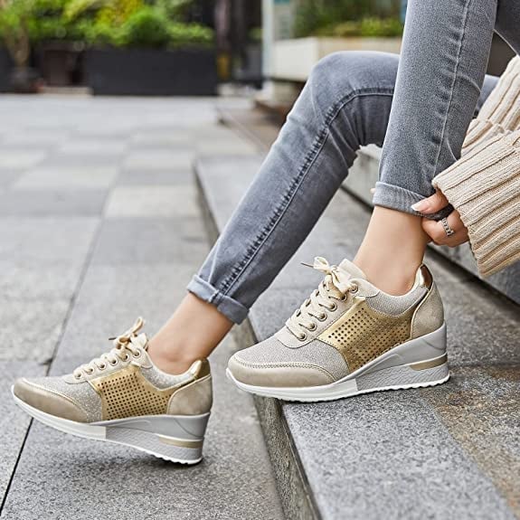 Damen-Wedge-Sneaker mit perforierter Plateausohle