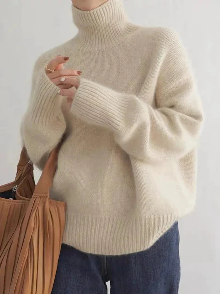 Women's Soft Turtleneck Jumper with Classic Cut for Winter