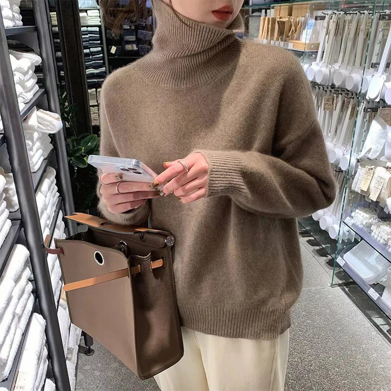 Women's Soft Turtleneck Jumper with Classic Cut for Winter