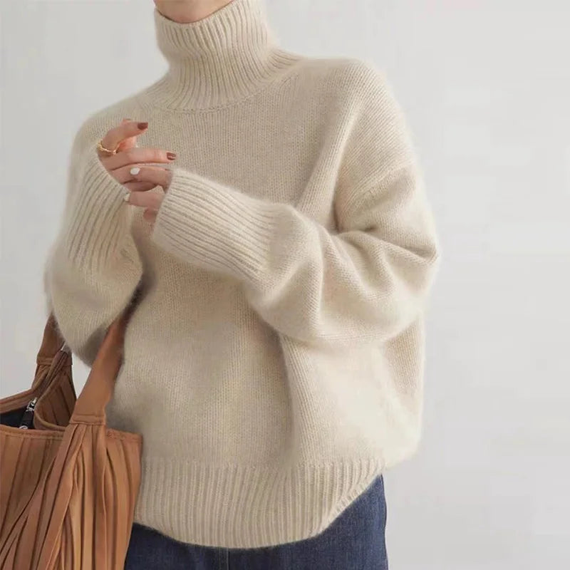 Women's Soft Turtleneck Jumper with Classic Cut for Winter